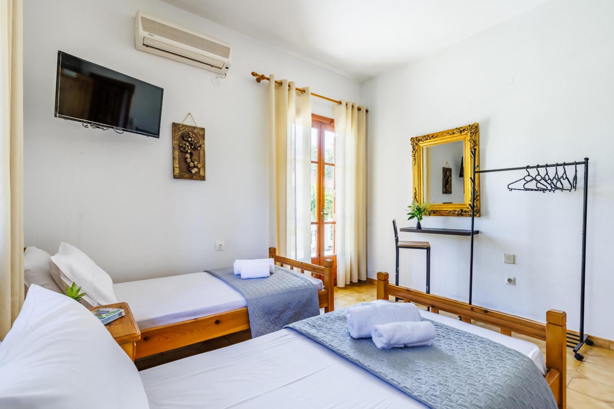 Panagou Studios Skopelos Town Ruang foto